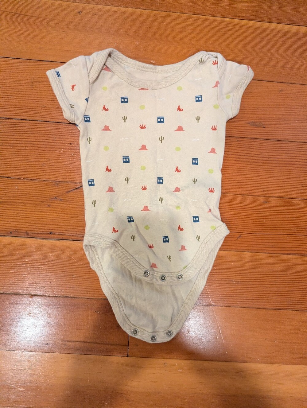 Pact Organic Cream Coyote Cowboy onesie bodysuit 0-3 mo EUC